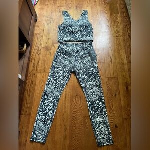 Move Theology 2 Piece Work Out Set NWT